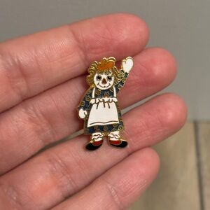 Vintage 1973 Raggedy Ann Enamel Pin Brooch